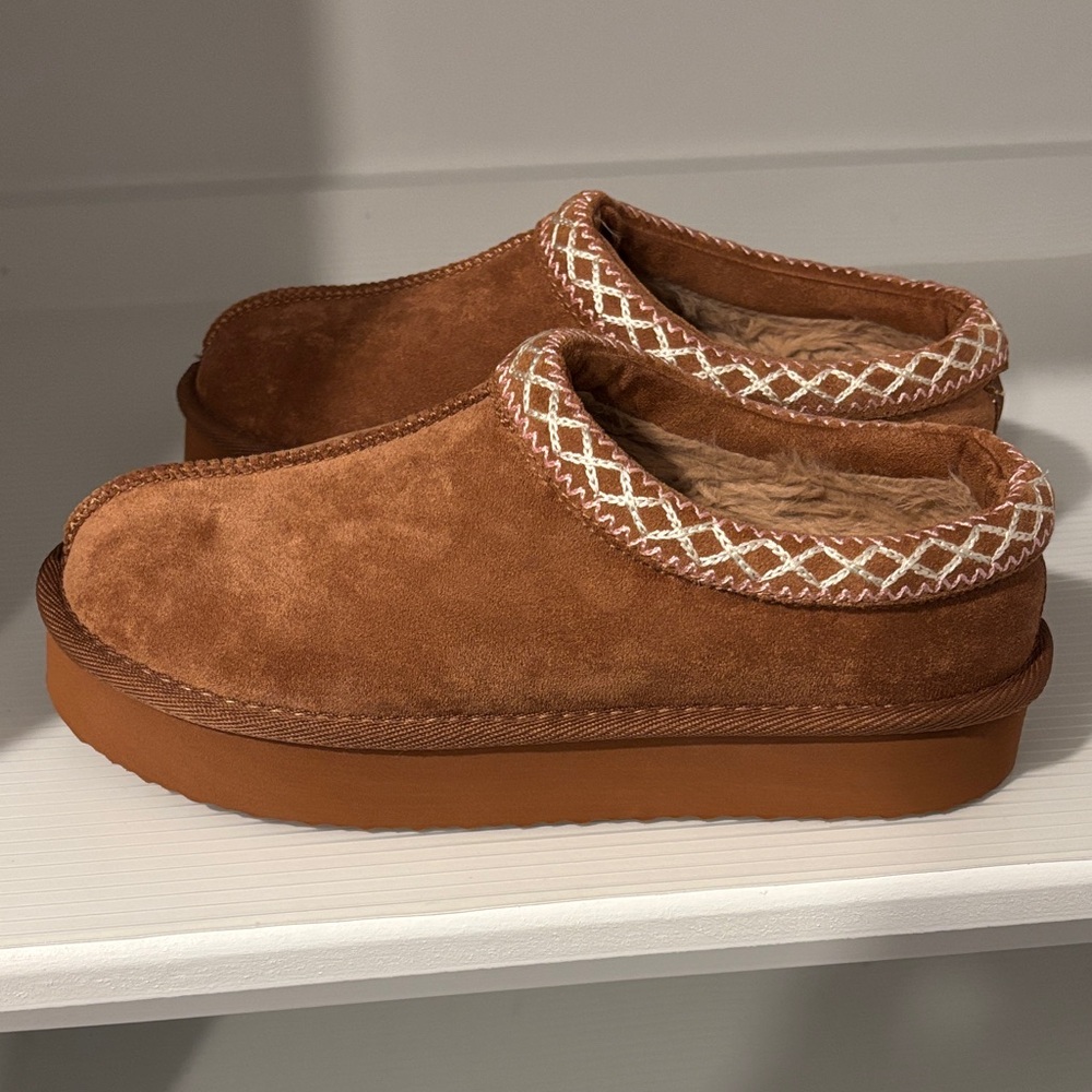 Aerie Women's Brown Suede Slip-Ons
